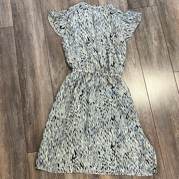 H&M Flutter Sleeved Dress - Picture 3 of 7